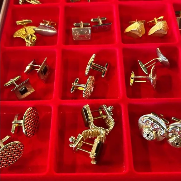 35 pairs of cufflinks, in display box. GUC assorted styles - Picture 6 of 15